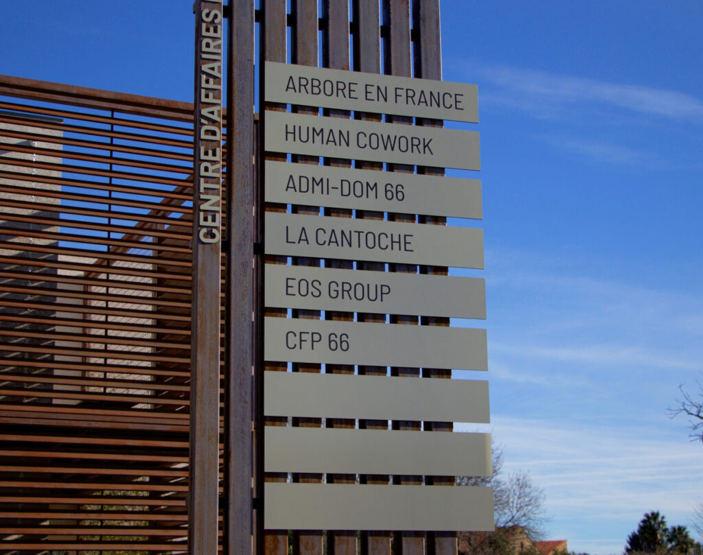 Panneau du Centre d’Affaires du Soler accueillant le Start Hub Program dans le 66